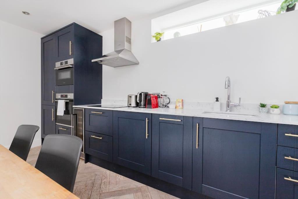 Beautiful 3 Bd House In Paddington *
