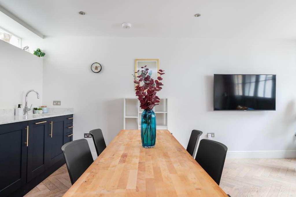 Beautiful 3 Bd House In Paddington Apartment *